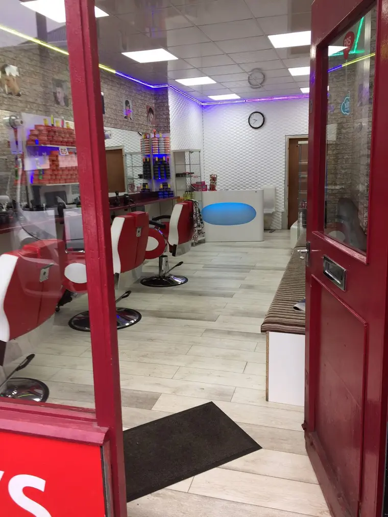 Inside Zak's Turkish Barber, Battlefield Road